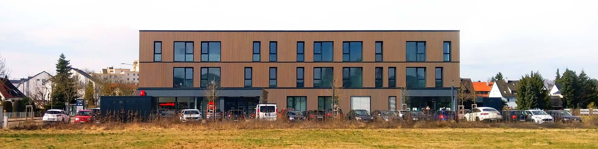 Gebäudeansicht Ärztehaus West Aalen indem sich die Praxis Blumenschein befindet.